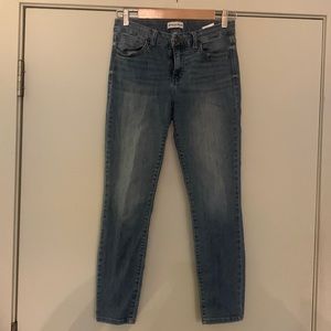 Studio Blue Size 28 Lighter Wash Skinnies